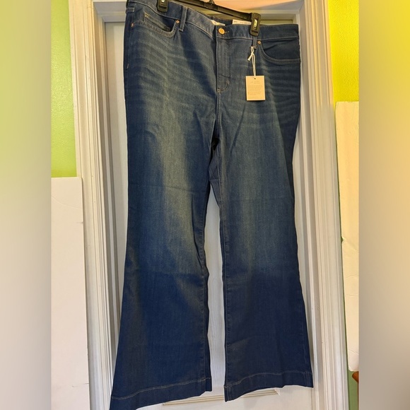 LC Lauren Conrad Super High-Rise Flare Jeans - Picture 1 of 8